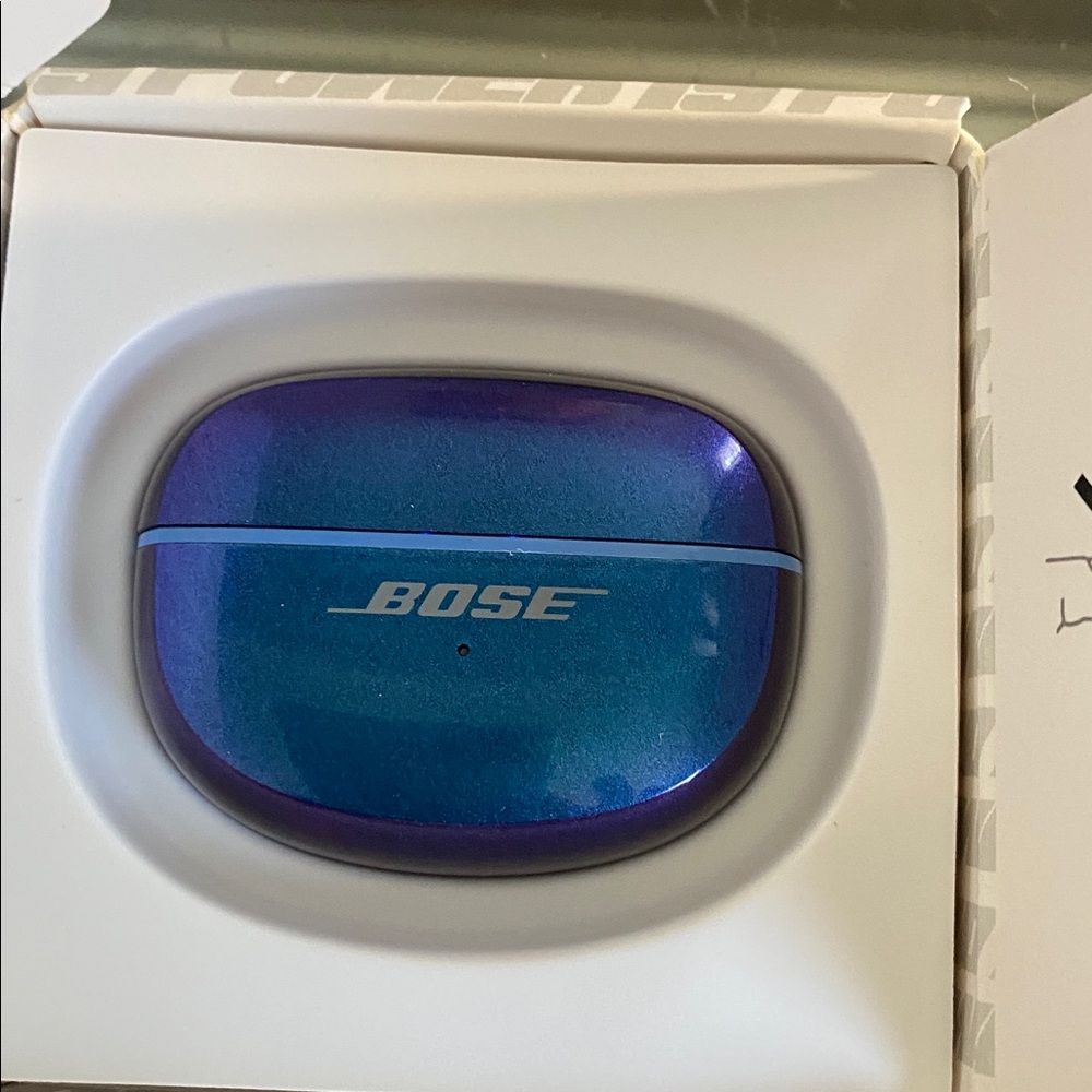 Bose Ultra Open Earbuds in Blue and Pink - Picture 2 of 6